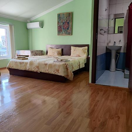 Bonjour House Otel Erivan Dış mekan fotoğraf